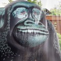 Gorila gigante insuflável com jato de água | Distria